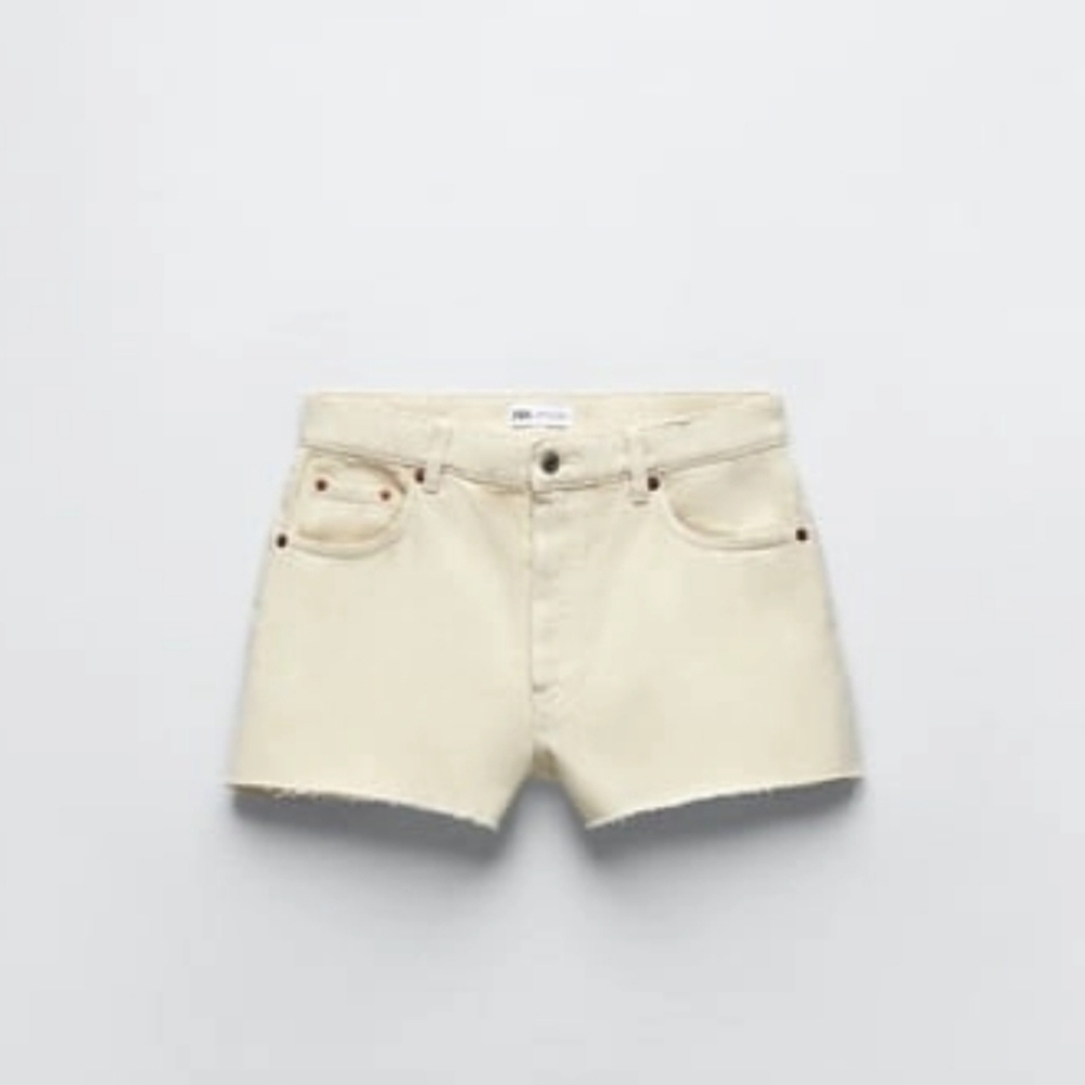 Zara straight cut Frayed denim shorts size 28  Or CA 6 Ecru